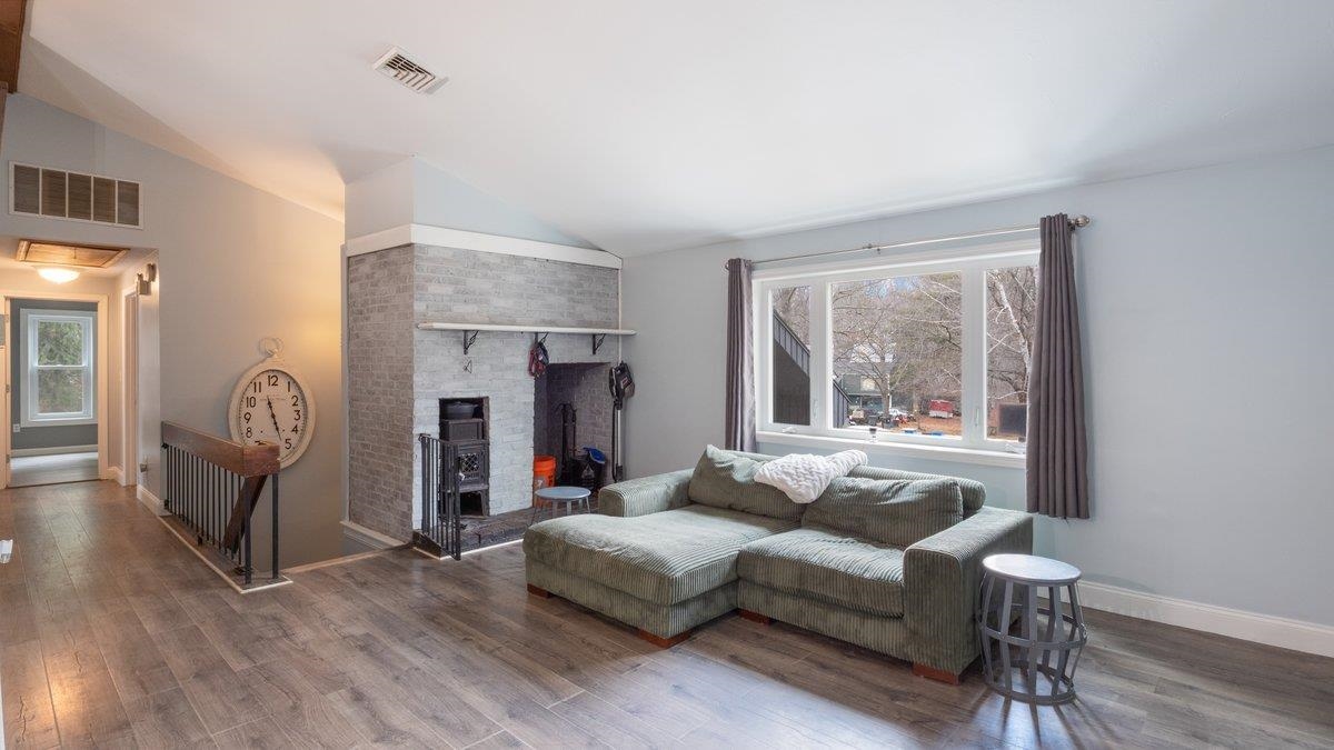 48 Redfield Circle Derry, NH 03038 - Photo 4 of 29