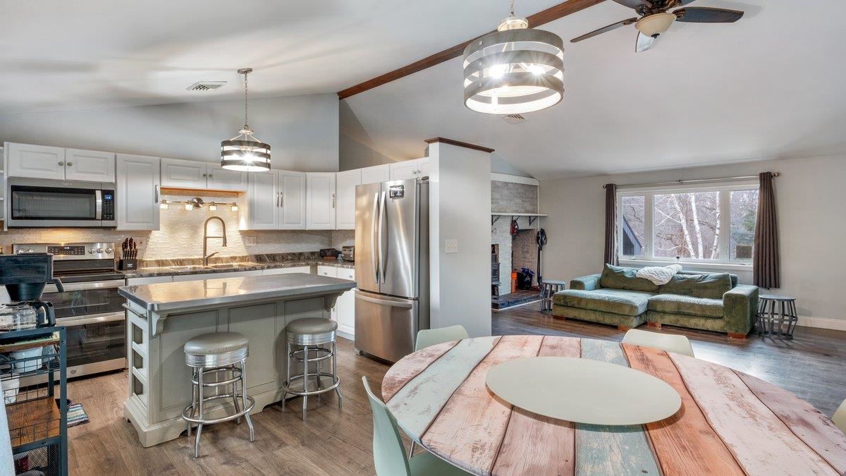 48 Redfield Circle Derry, NH 03038 - Photo 7 of 29