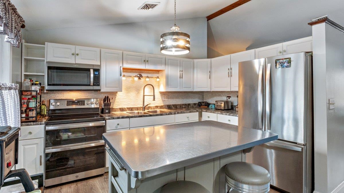 48 Redfield Circle Derry, NH 03038 - Photo 8 of 29