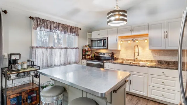 $544,000 | 48 Redfield Circle, Derry, NH 03038