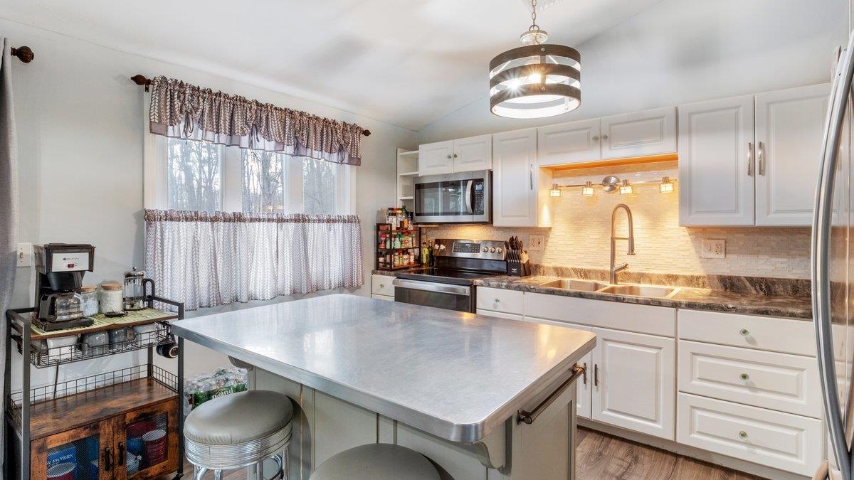 48 Redfield Circle Derry, NH 03038 - Photo 9 of 29