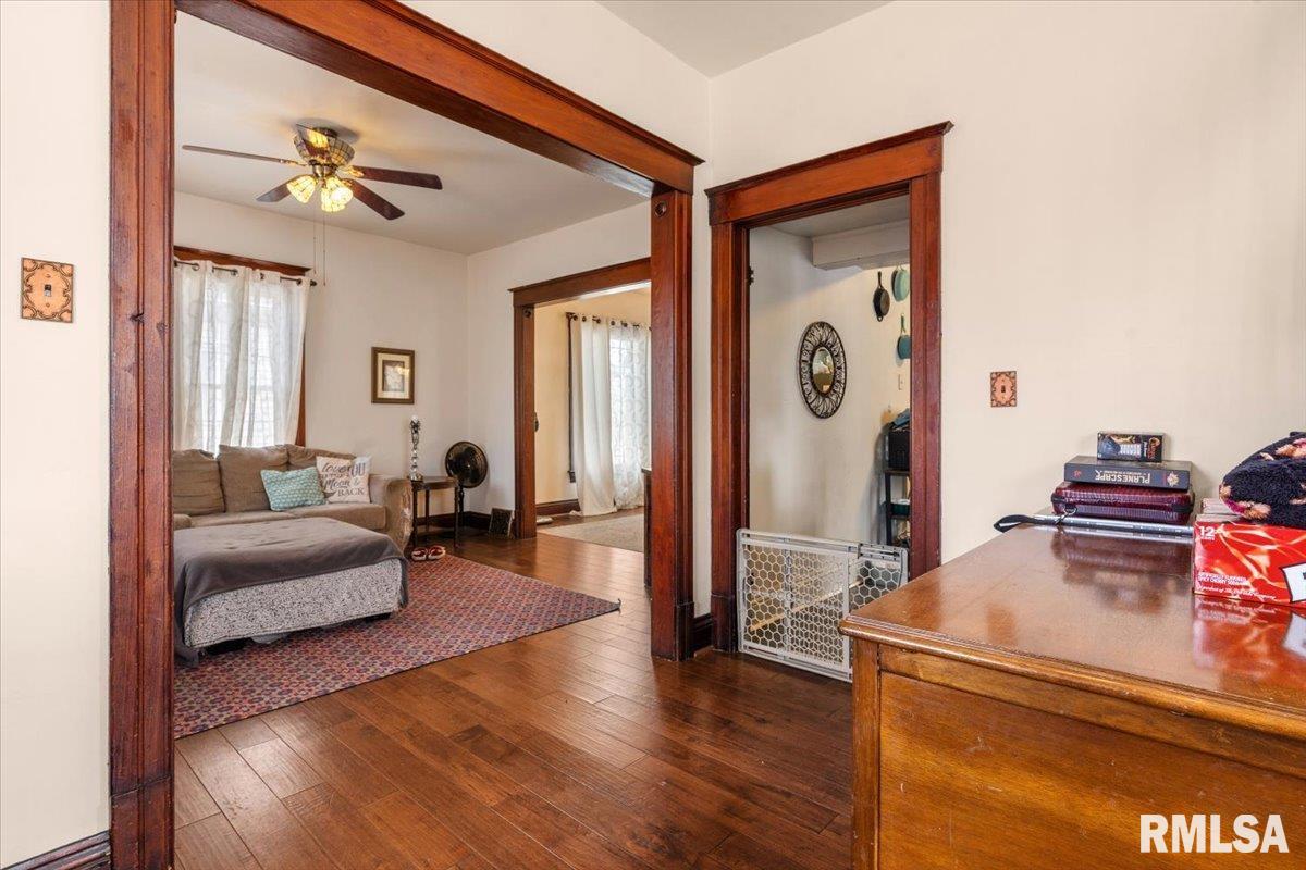 236 North English Avenue Springfield, IL 62702 - Photo 3 of 26