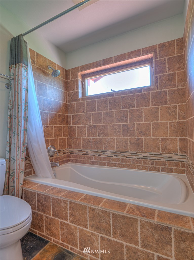 23402 Southeast 400th Street Enumclaw, WA 98022 - Photo 19 of 37