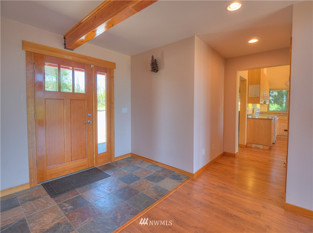 23402 Southeast 400th Street Enumclaw, WA 98022 - Photo 4 of 37