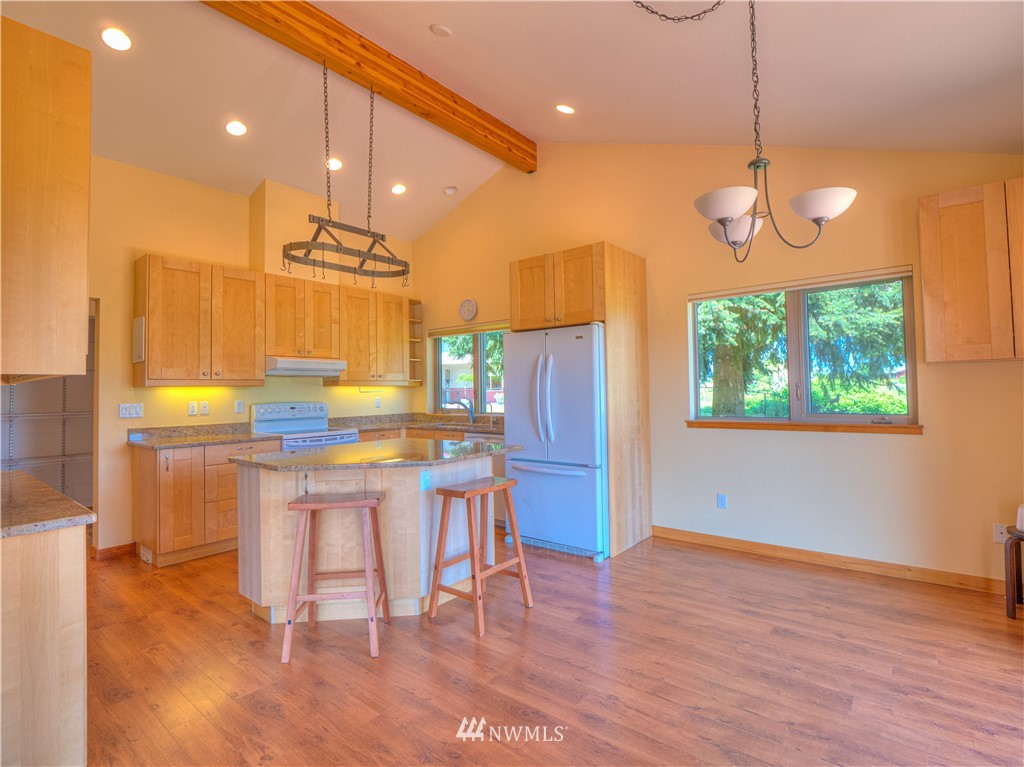 23402 Southeast 400th Street Enumclaw, WA 98022 - Photo 7 of 37