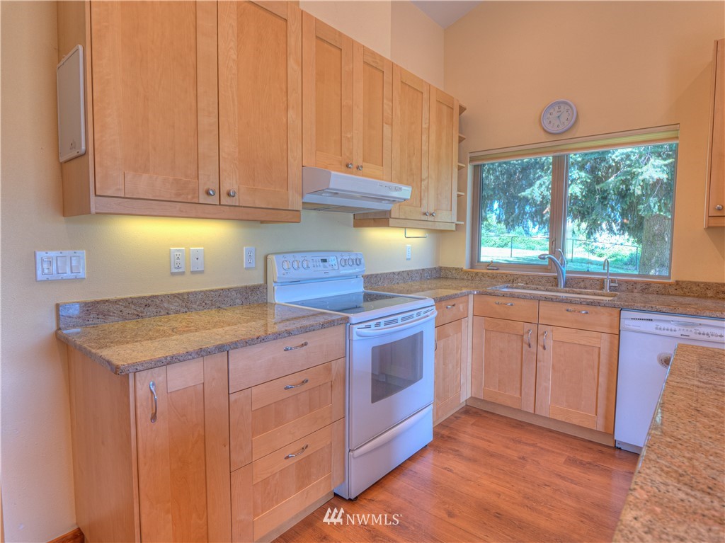 23402 Southeast 400th Street Enumclaw, WA 98022 - Photo 8 of 37