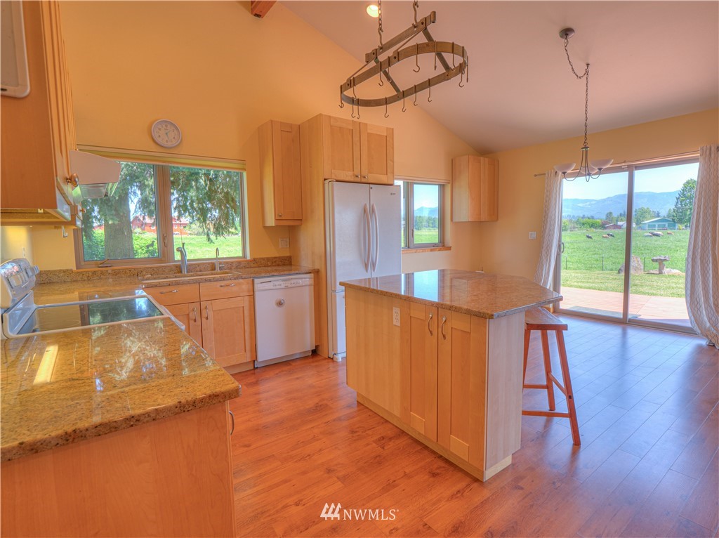 23402 Southeast 400th Street Enumclaw, WA 98022 - Photo 9 of 37