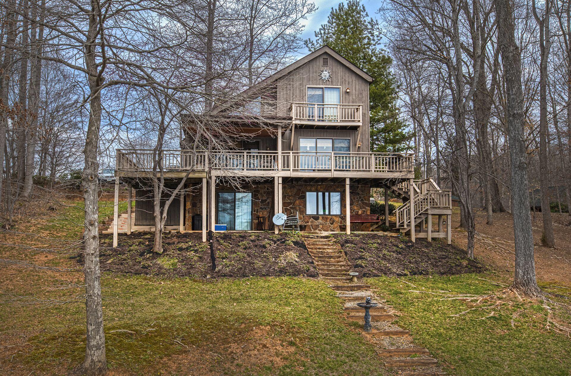824 High Point Road Moneta, VA 24121 - Photo 1 of 18 Welcome to 824 High Point Rd!
