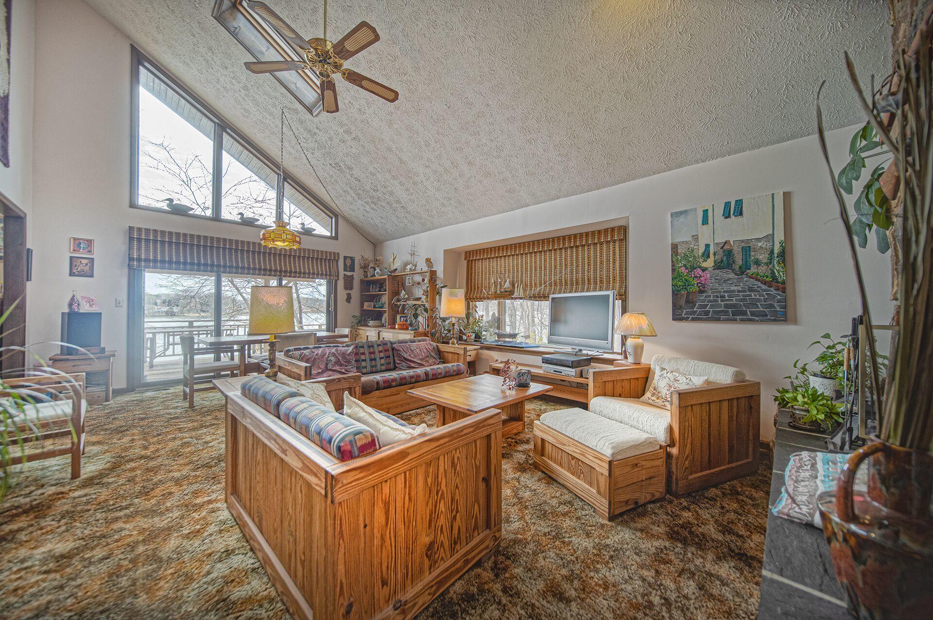824 High Point Road Moneta, VA 24121 - Photo 10 of 18 Cathedral Ceilings