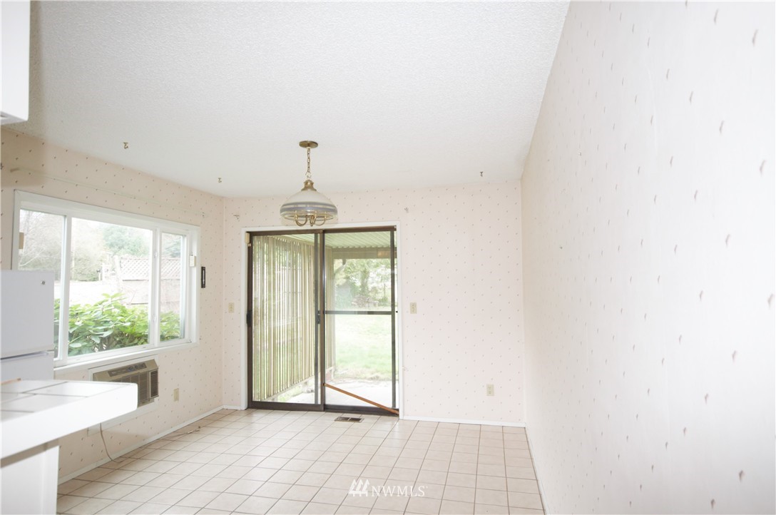 12615 Southeast Petrovitsky Road Renton, WA 98058 - Photo 3 of 11