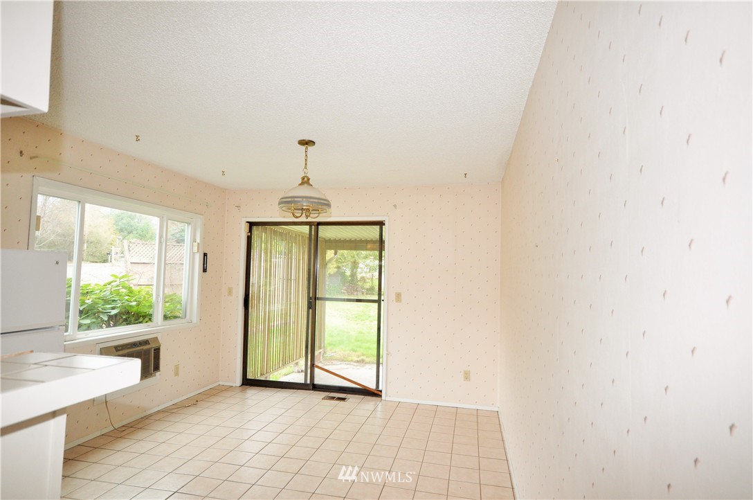 12615 Southeast Petrovitsky Road Renton, WA 98058 - Photo 4 of 11