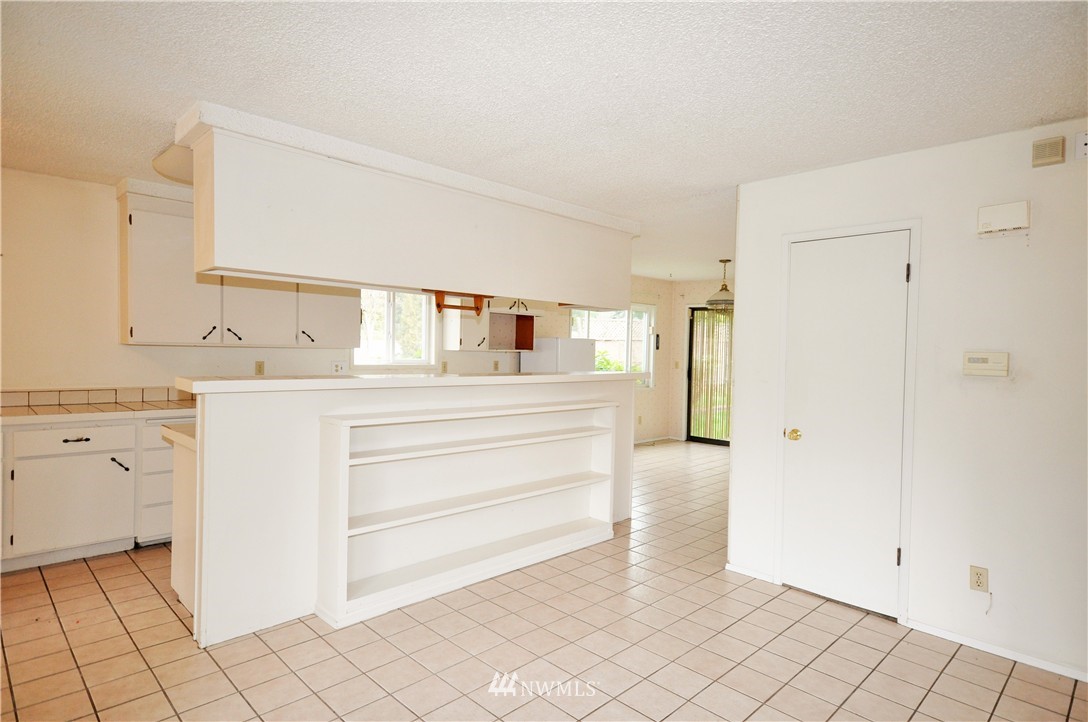 12615 Southeast Petrovitsky Road Renton, WA 98058 - Photo 5 of 11