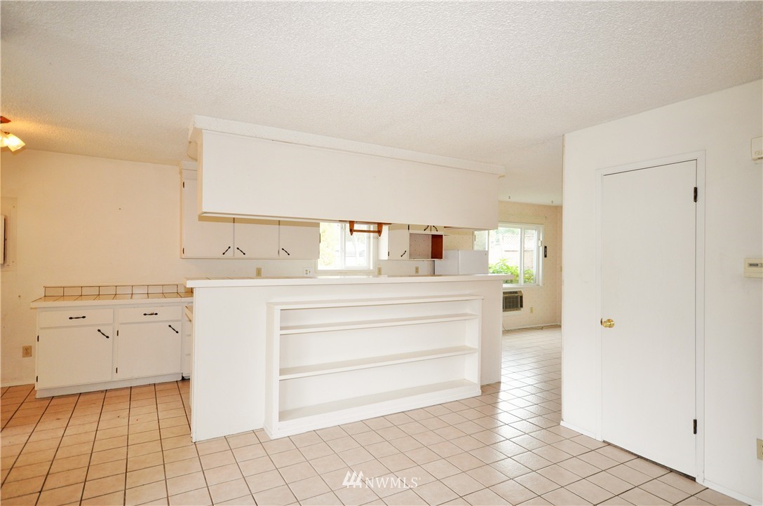 12615 Southeast Petrovitsky Road Renton, WA 98058 - Photo 6 of 11