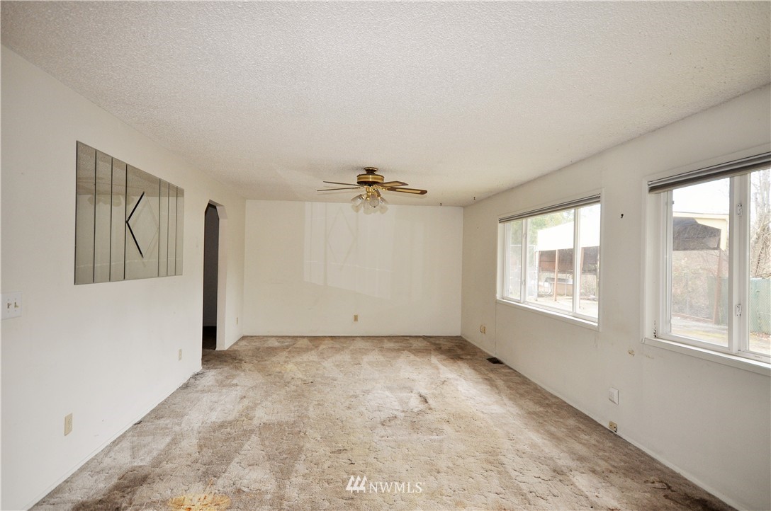 12615 Southeast Petrovitsky Road Renton, WA 98058 - Photo 7 of 11
