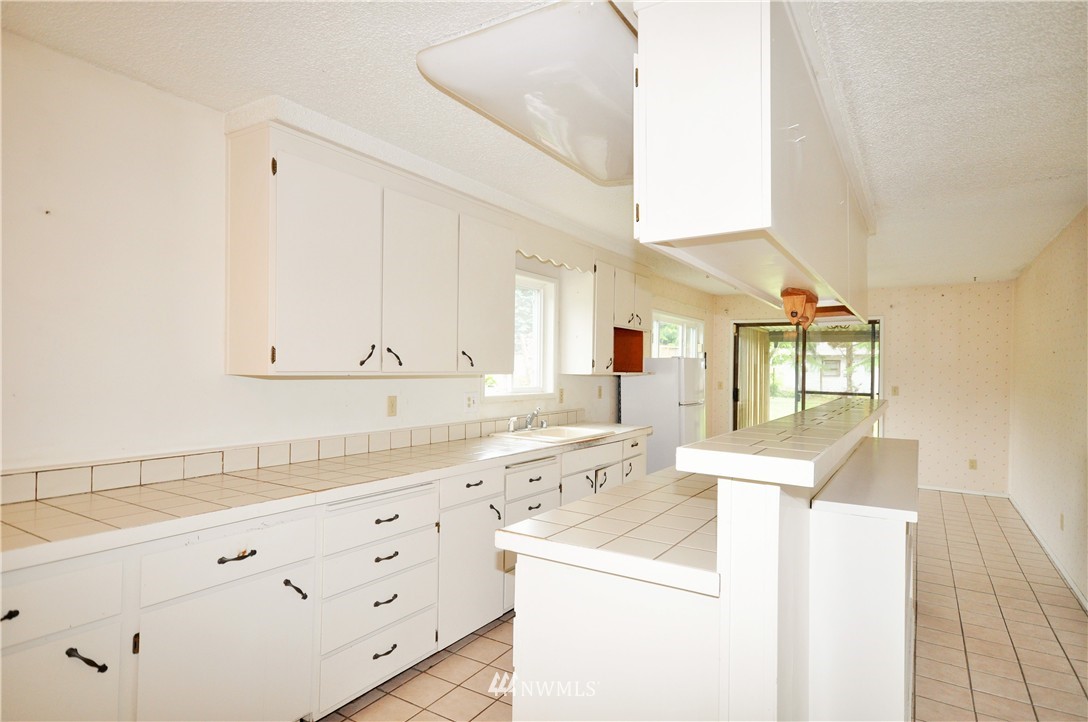 12615 Southeast Petrovitsky Road Renton, WA 98058 - Photo 8 of 11