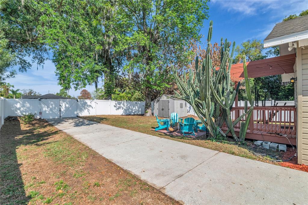 2414 Newberry Street Orlando, FL 32806 - Photo 29 of 36 a view of a park with plants and trees