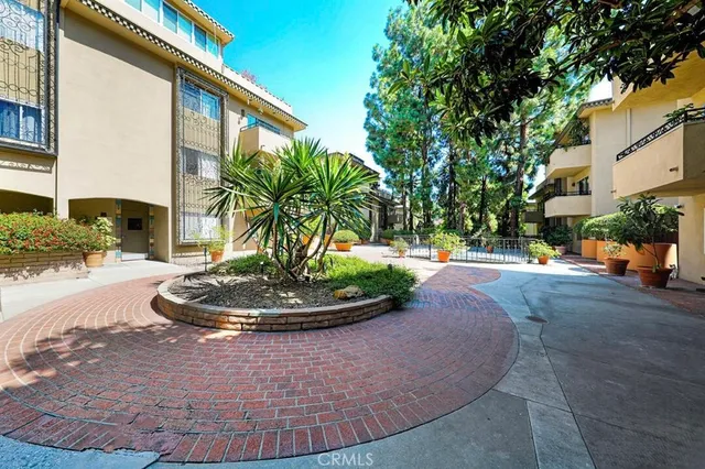 $534,900 | 6702 Hillpark Drive, Unit 308, Los Angeles, CA 90068