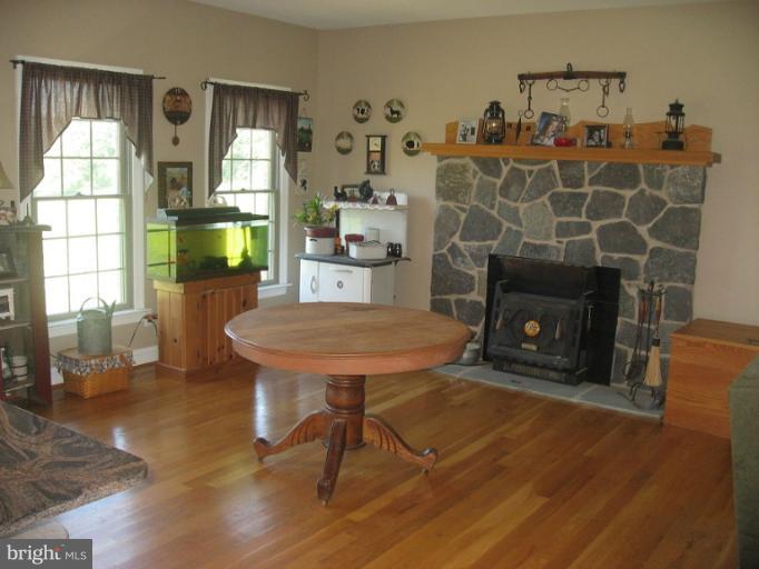 8622 Chestnut Grove Road Frederick, MD 21701 - Photo 14 of 22 Dining Room