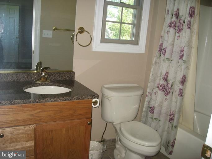 8622 Chestnut Grove Road Frederick, MD 21701 - Photo 15 of 22 Bath