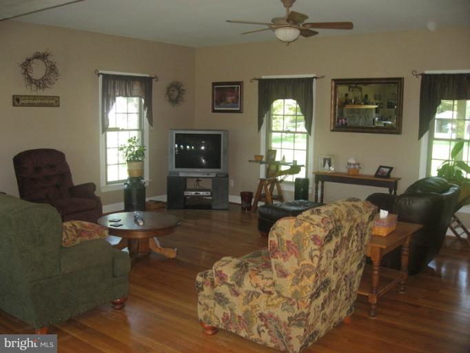 8622 Chestnut Grove Road Frederick, MD 21701 - Photo 19 of 22 Family Room