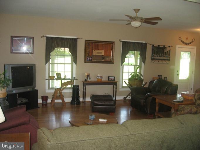 8622 Chestnut Grove Road Frederick, MD 21701 - Photo 9 of 22 Family Room