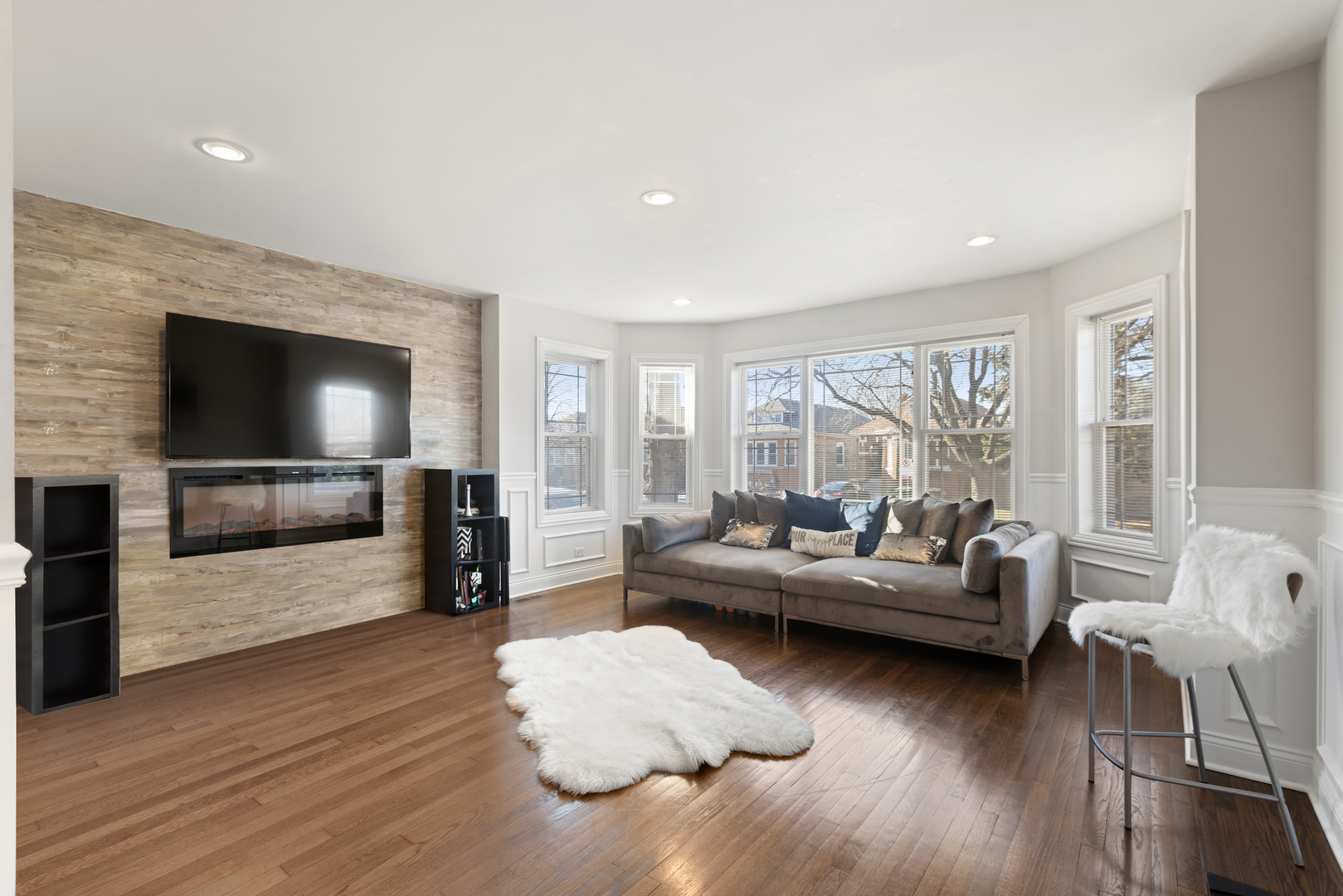 9301 South Racine Avenue Chicago, IL 60620 - Photo 2 of 29 Gallery Image 2