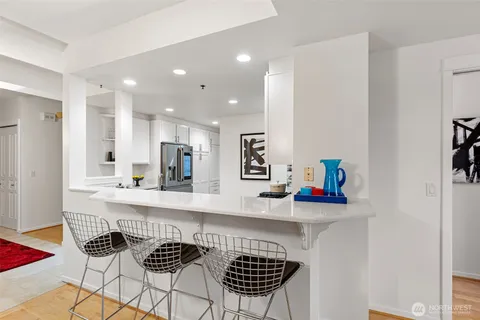 $890,000 | 2801 1st Avenue, Unit 401, Seattle, WA 98121
