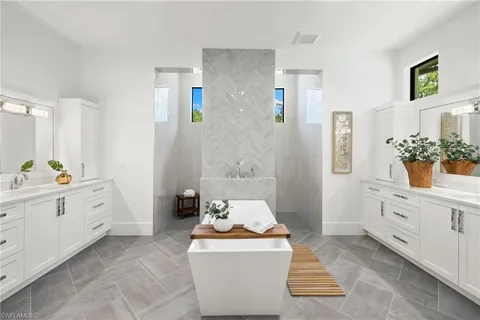 $2,850,000 | 4221 7th Avenue Northwest, Naples, FL 34119