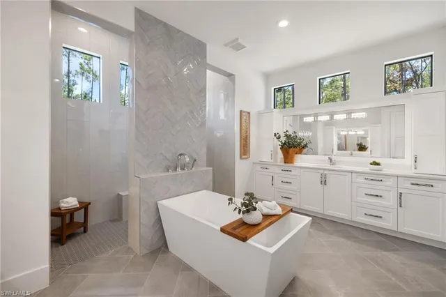 $2,850,000 | 4221 7th Avenue Northwest, Naples, FL 34119