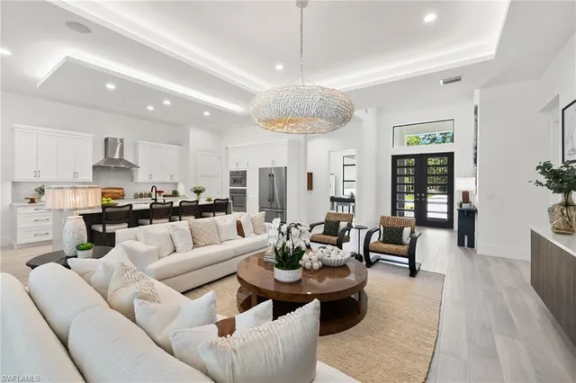 $2,850,000 | 4221 7th Avenue Northwest, Naples, FL 34119