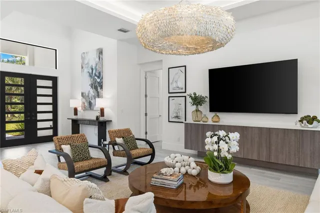 $2,850,000 | 4221 7th Avenue Northwest, Naples, FL 34119