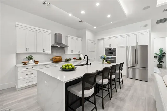 $2,850,000 | 4221 7th Avenue Northwest, Naples, FL 34119