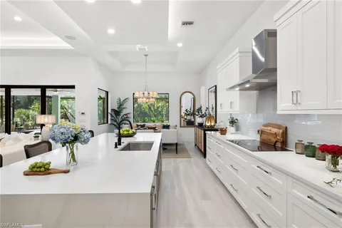 $2,850,000 | 4221 7th Avenue Northwest, Naples, FL 34119