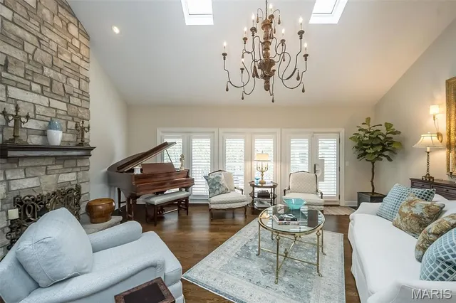 $850,000 | 1519 Mallard Landing Court, Chesterfield, MO 63017