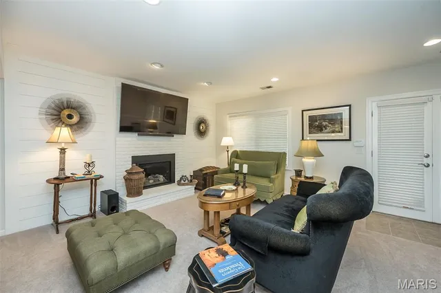 $850,000 | 1519 Mallard Landing Court, Chesterfield, MO 63017