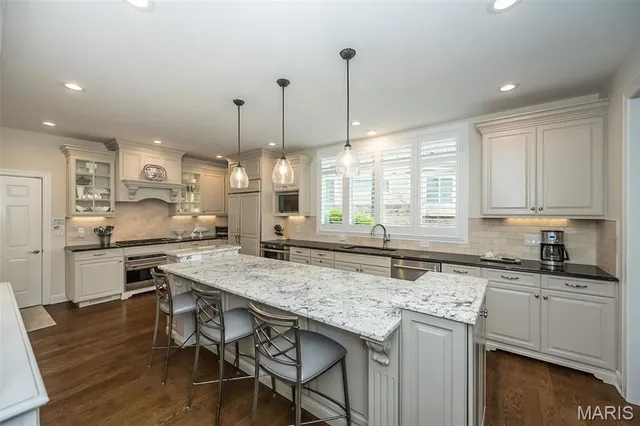 $850,000 | 1519 Mallard Landing Court, Chesterfield, MO 63017