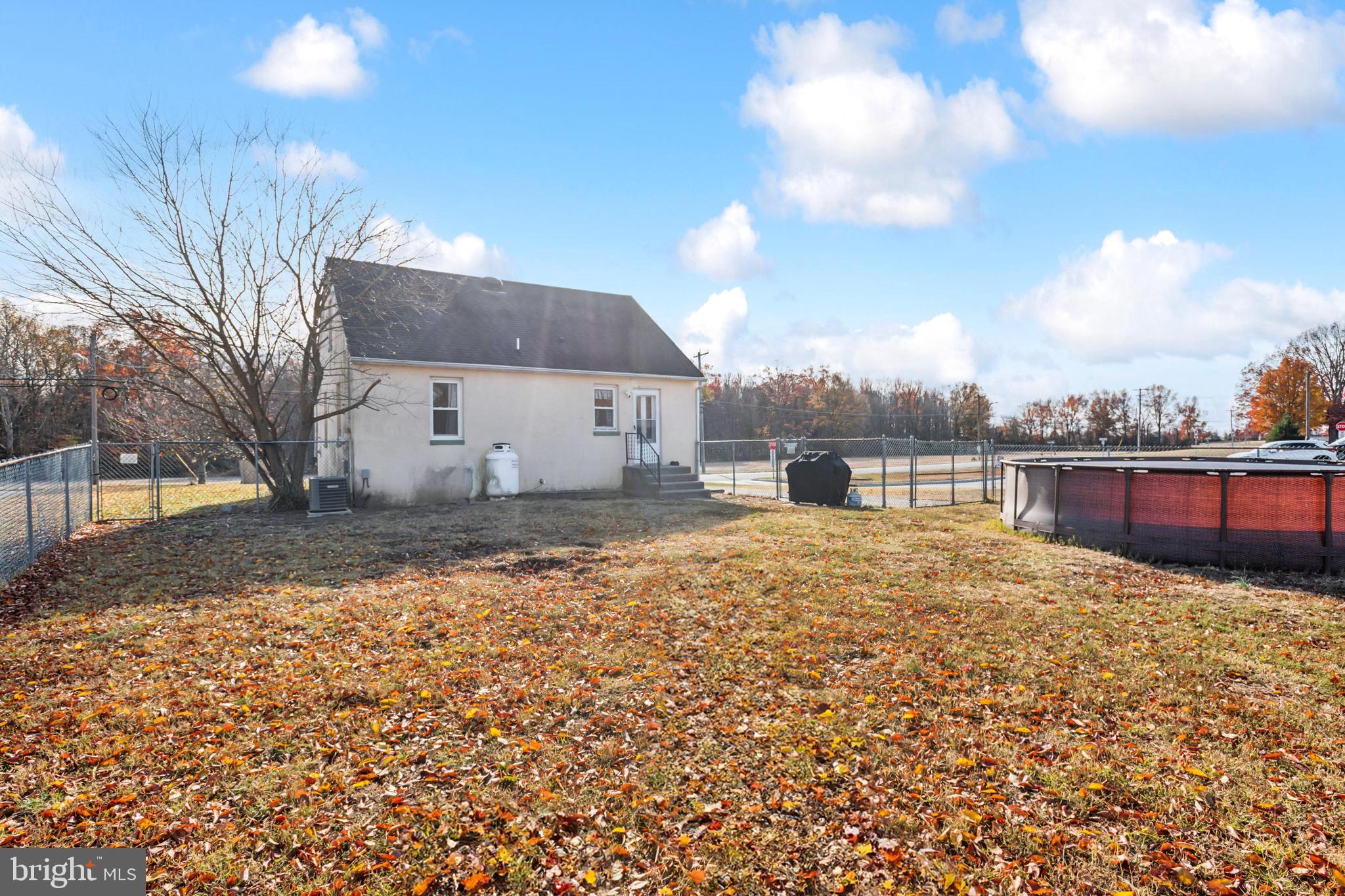 623 Salem Fort Elfsborg Road Salem, NJ 08079 - Photo 24 of 25 a house view with a backyard