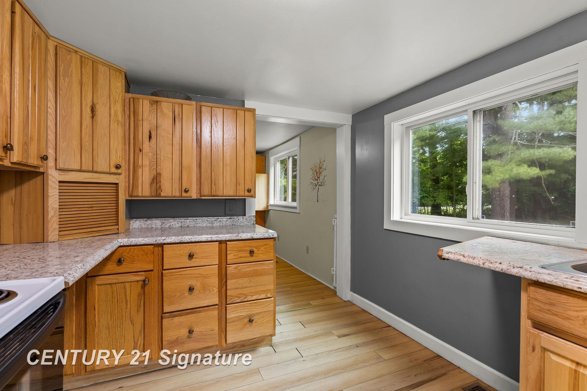 537 South Woodcock Road Midland, MI 48640 - Photo 14 of 35