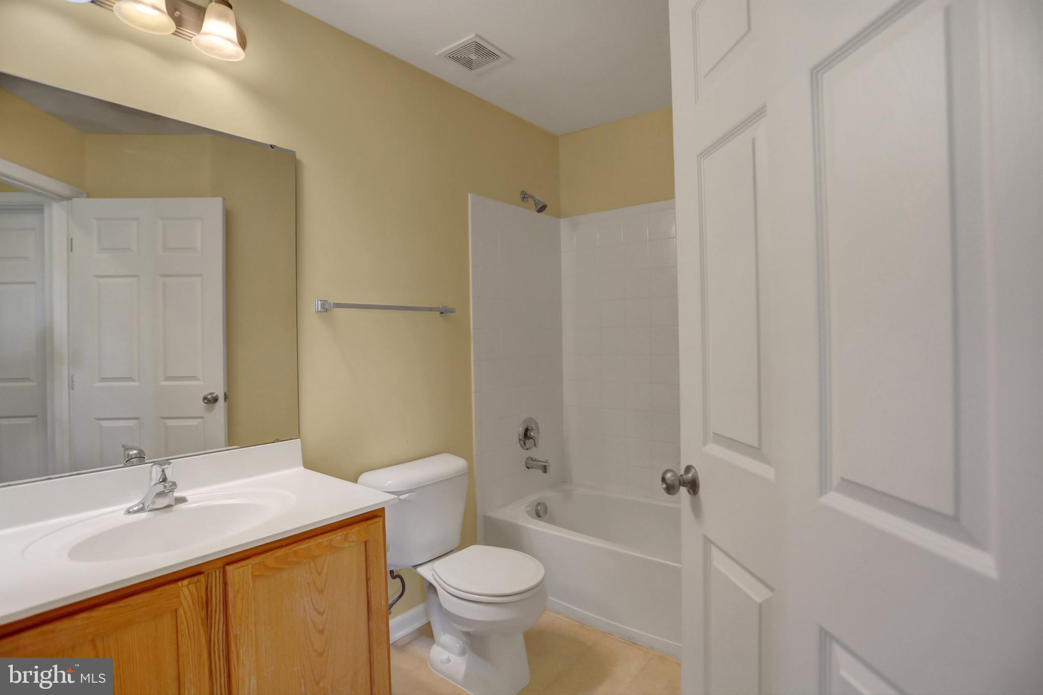 12430 North Welty Road Waynesboro, PA 17268 - Photo 33 of 49 Upstairs hall full bath