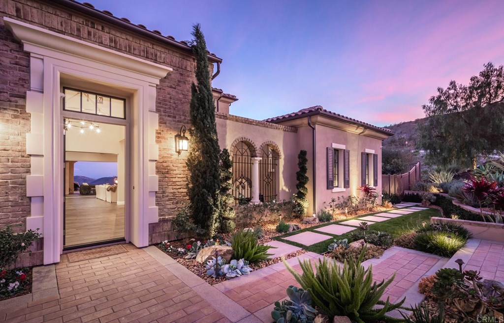 895 Pearl Drive San Marcos, CA 92078 - Photo 4 of 41