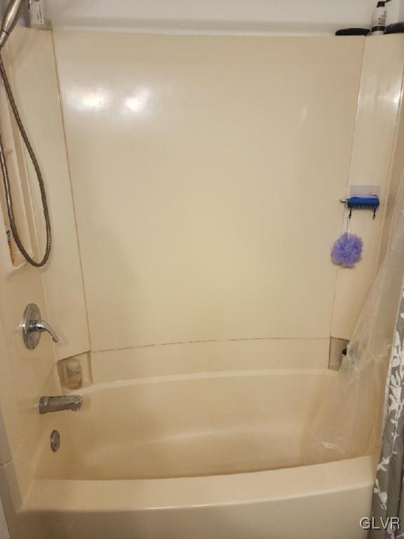 40 Corriere Road Easton, PA 18045 - Photo 39 of 44 a bathroom with a bathtub