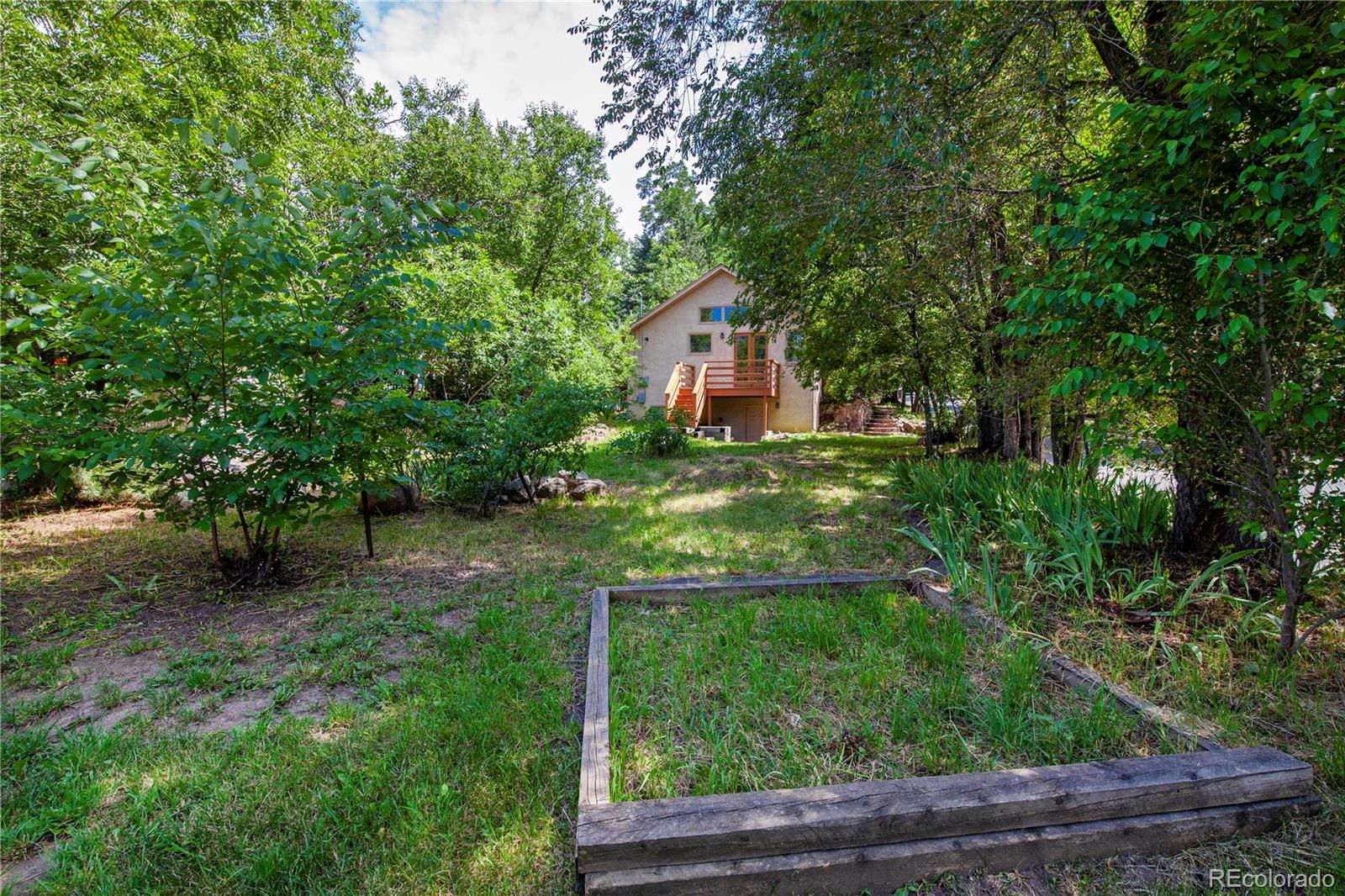 609 Pleasant Street Boulder, CO 80302 - Photo 26 of 28 a view of backyard with green space