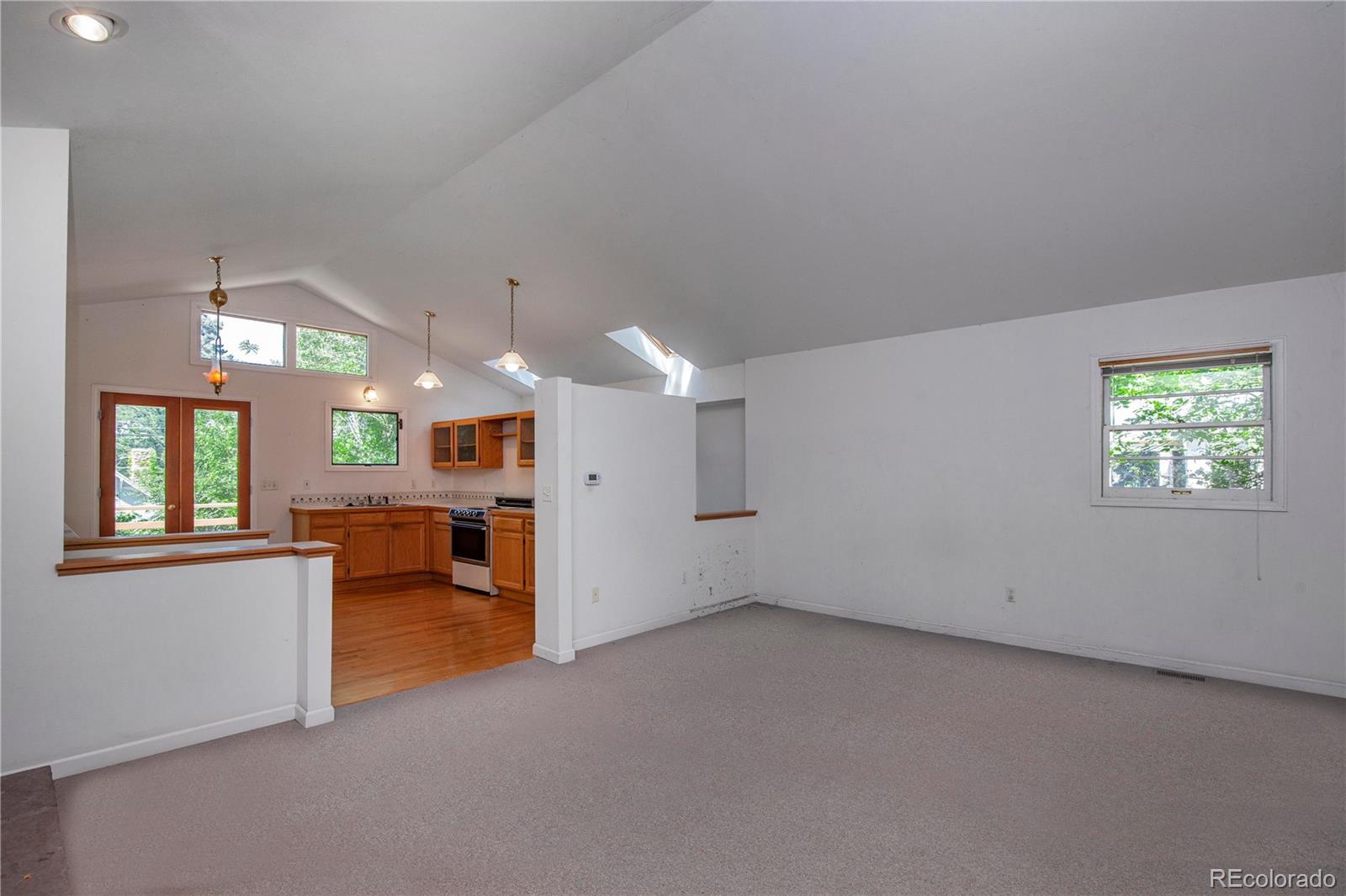 609 Pleasant Street Boulder, CO 80302 - Photo 6 of 28 an empty room with projector and windows