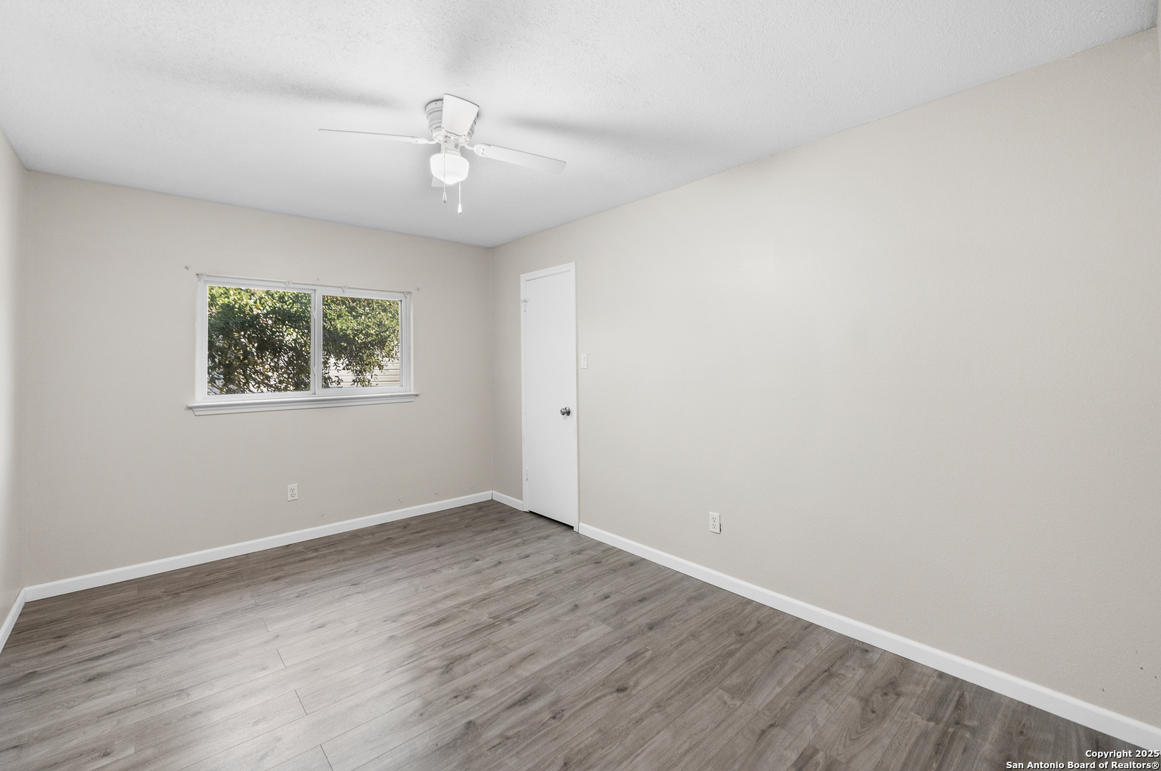 8010 Chestnut Gate Drive Converse, TX 78109 - Photo 30 of 37 an empty room with wooden floor and windows