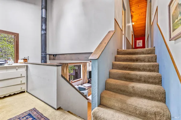 a view of entryway and kitchen