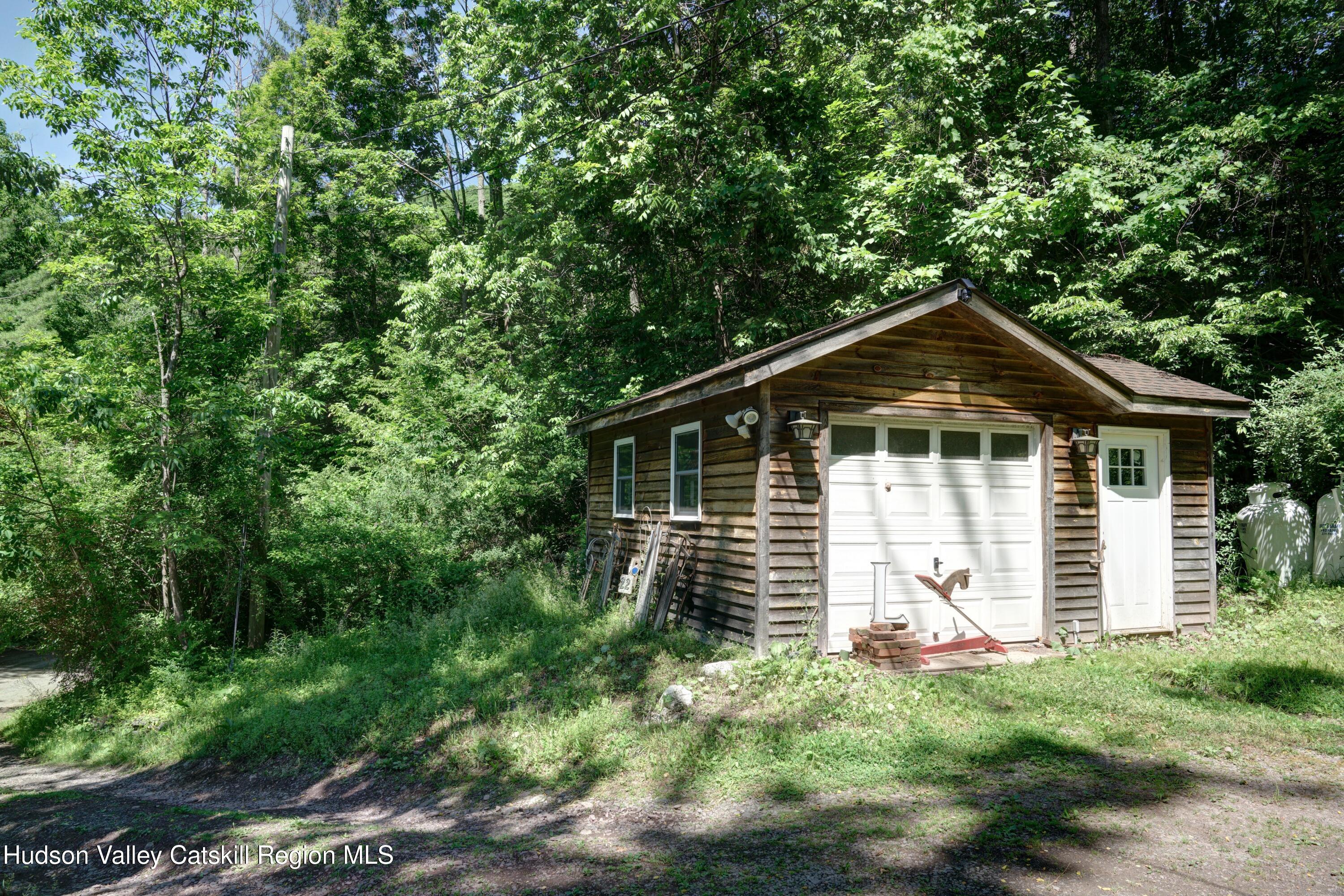 22 Park Road Chichester, NY 12416 - Photo 6 of 24 DSC08349_hdr