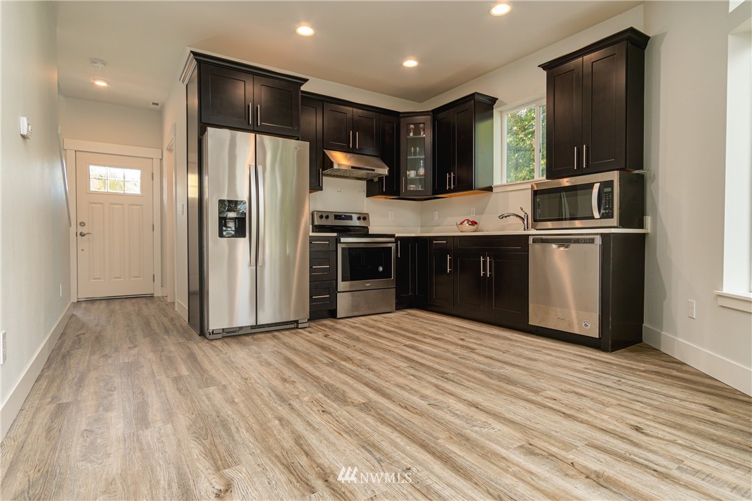 668 Lind Avenue Northwest Renton, WA 98057 - Photo 5 of 27 Gallery Image 5