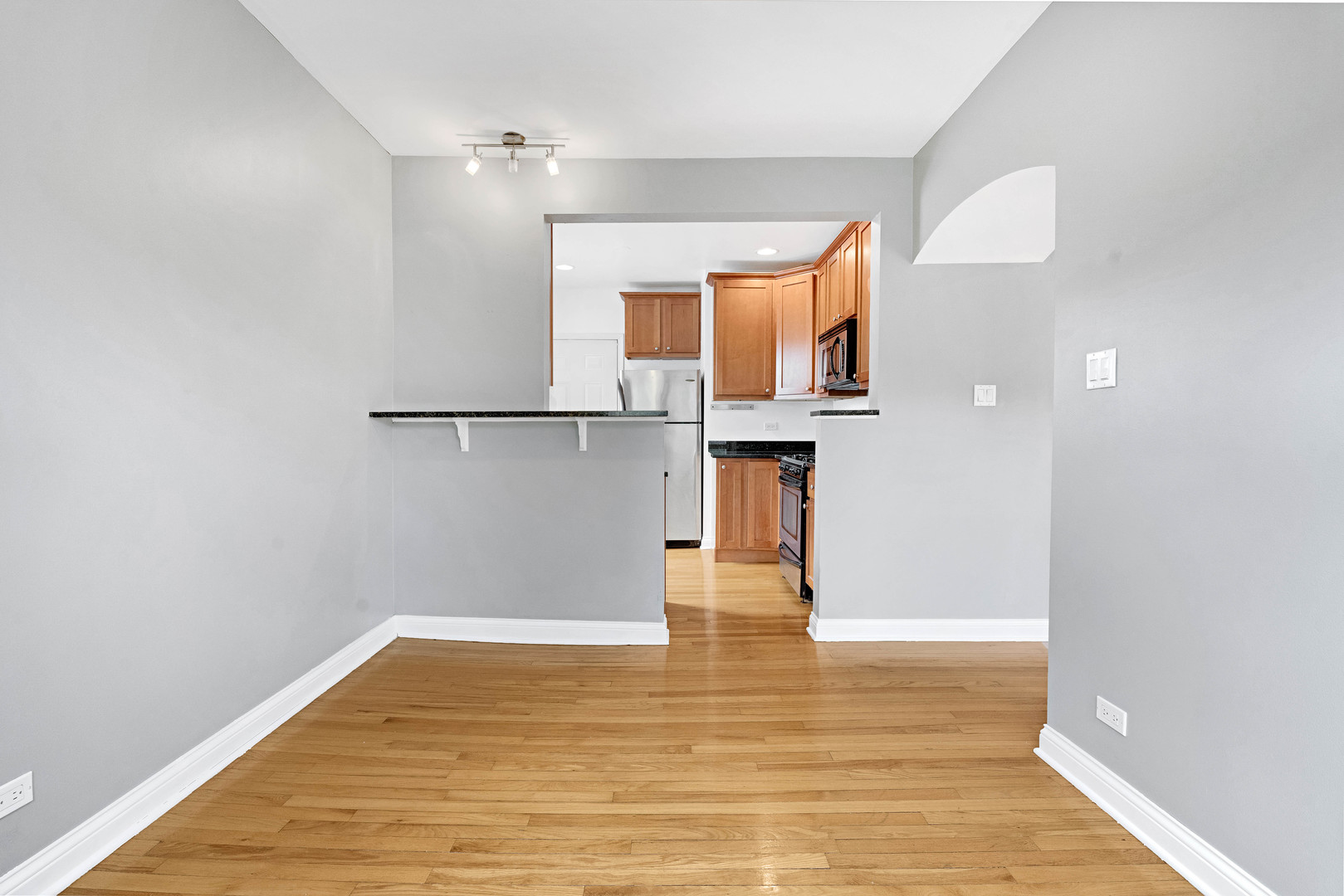 58 Forest Avenue, Unit 2S Riverside, IL 60546 - Photo 11 of 18