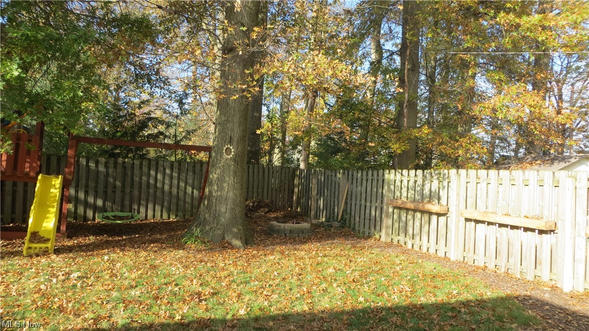 6490 Elmdale Road Cleveland, OH 44130 - Photo 17 of 17 View of yard