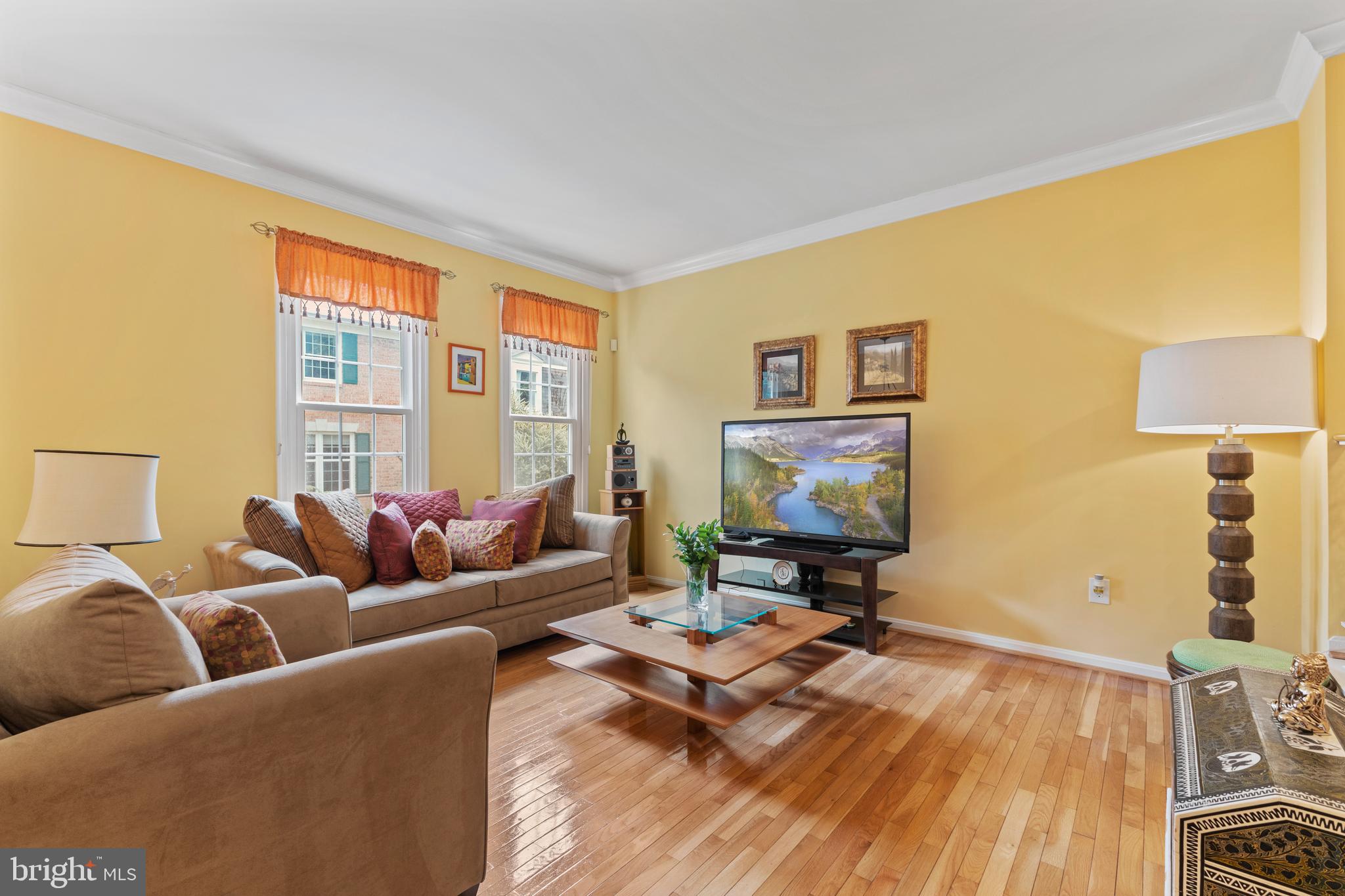66 Catoctin Court Silver Spring, MD 20906 - Photo 4 of 40 Living room